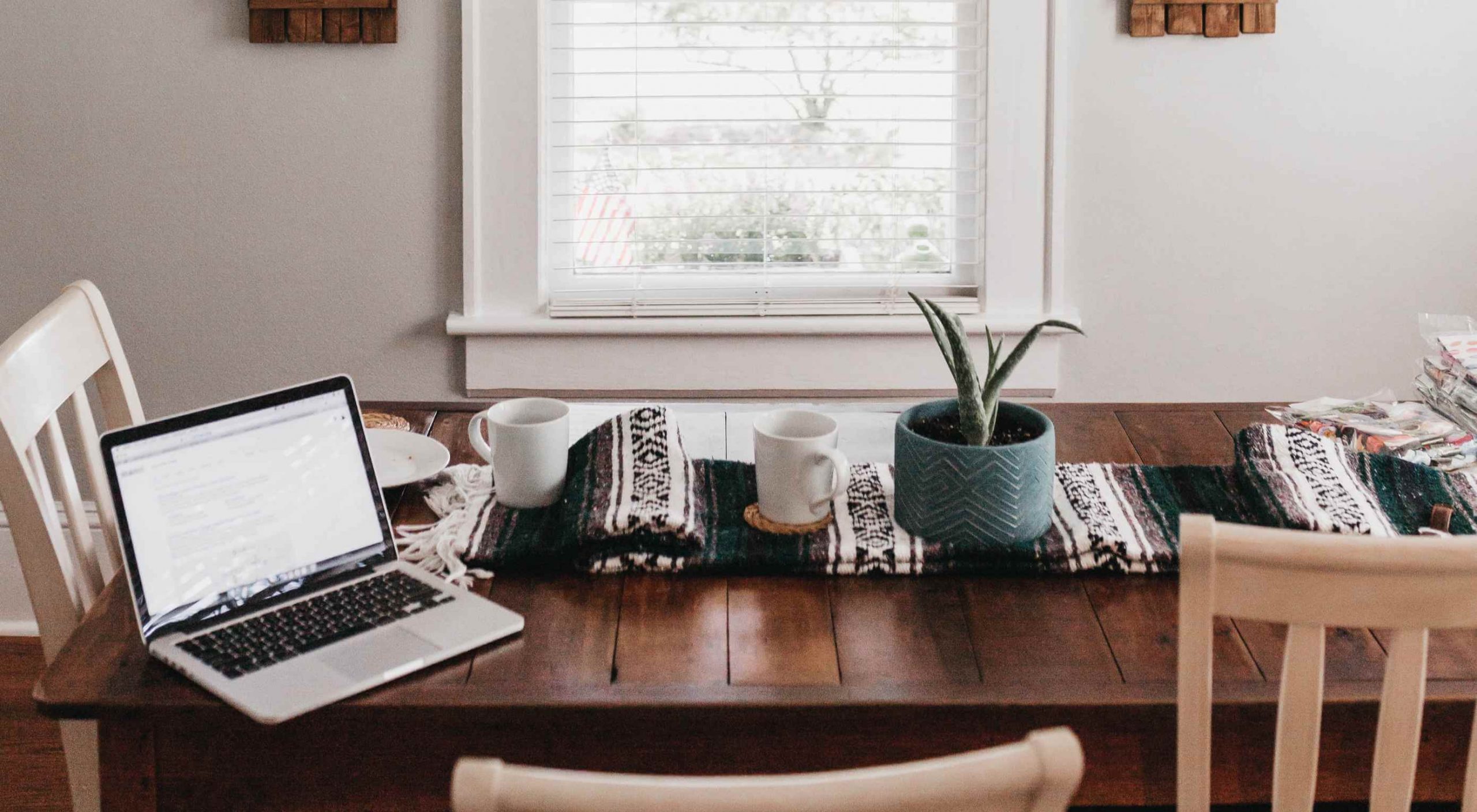 You are currently viewing How to Manage Your Freelance Finances During a Crisis